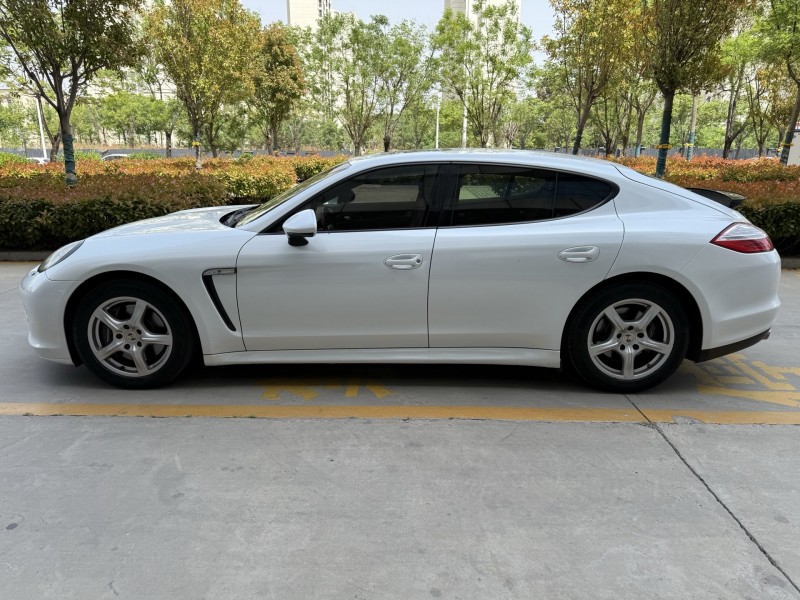 济宁13年保时捷帕拉梅拉8