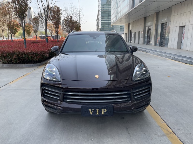 济宁20年保时捷卡宴1
