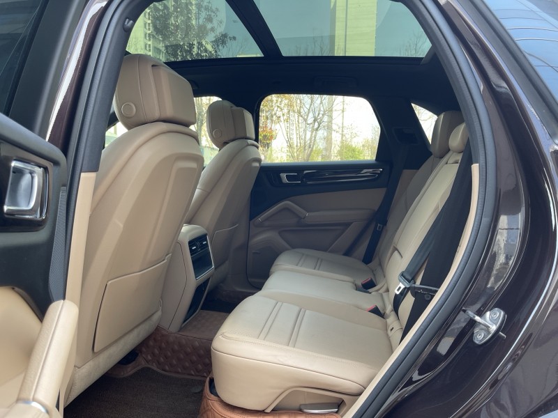 济宁20年保时捷卡宴6