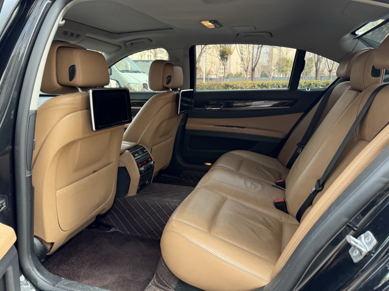 济宁14年宝马7系8