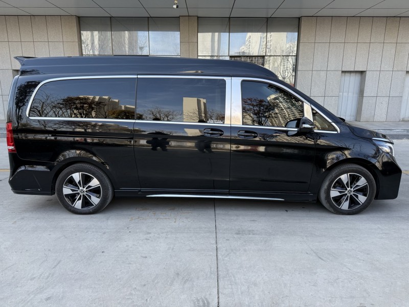 济宁22年奔驰威霆8