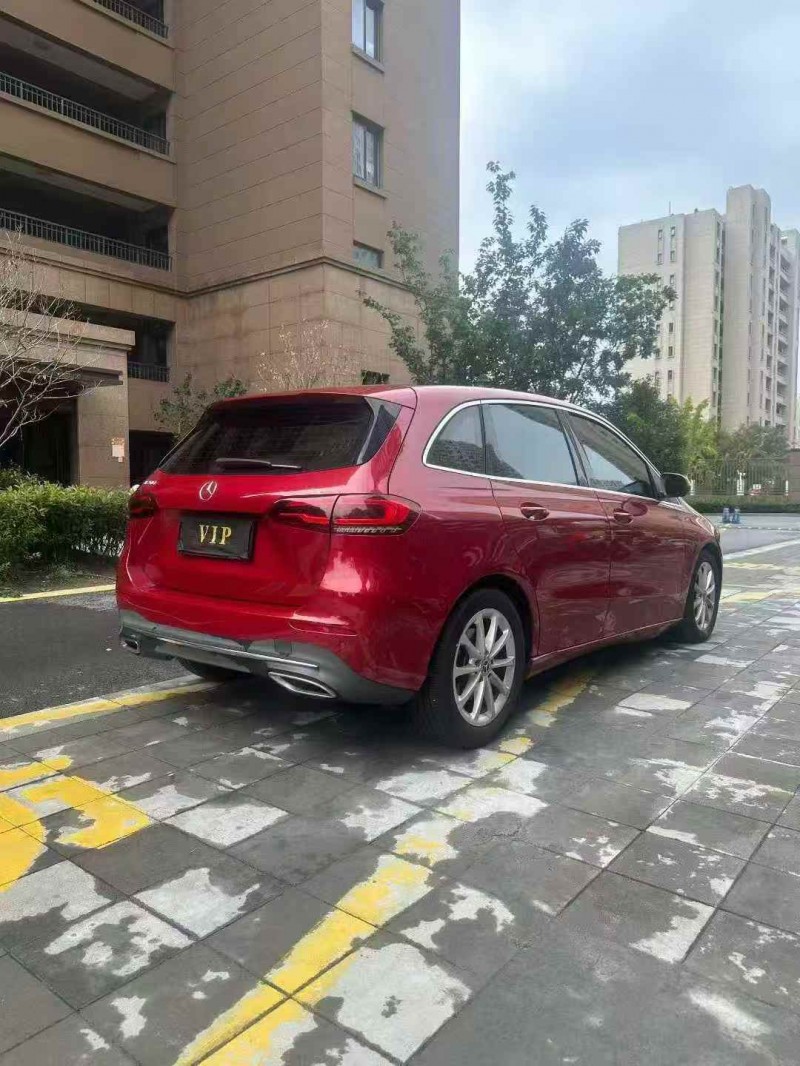 郑州21年奔驰B8