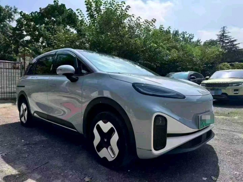 开封25年极狐汽车阿尔法3