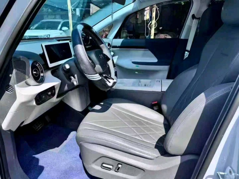 开封25年极狐汽车阿尔法4