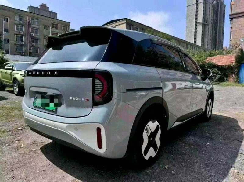 开封25年极狐汽车阿尔法8