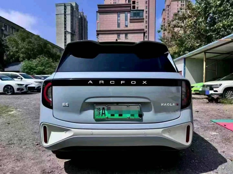 开封25年极狐汽车阿尔法9