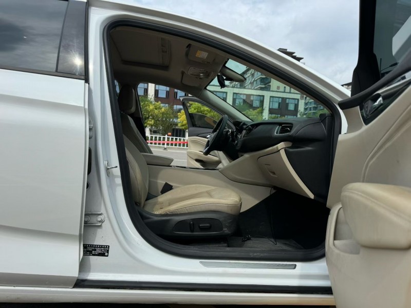 济宁22年别克君威3