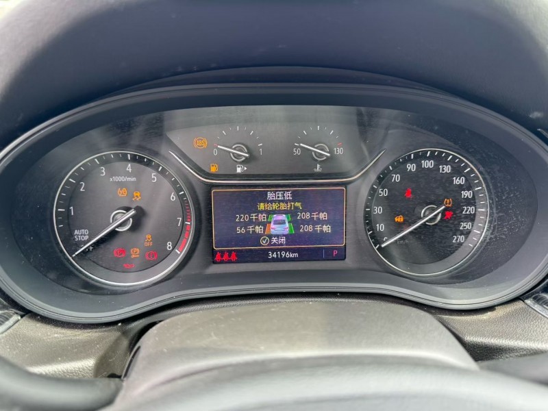 济宁22年别克君威5