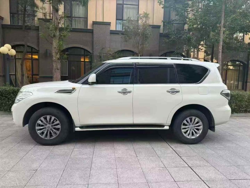 威海18年日产途乐3