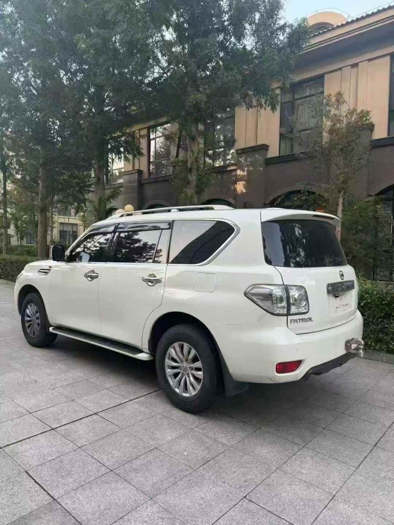 威海18年日产途乐8