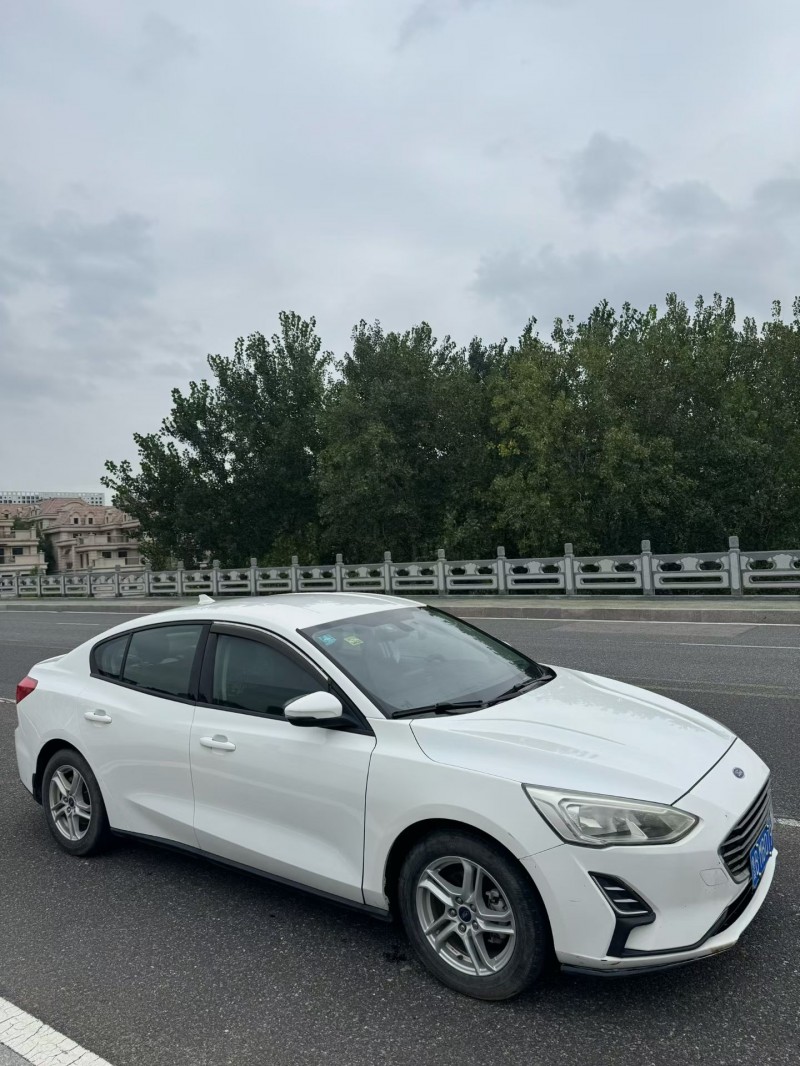 青岛19年福特福克斯2