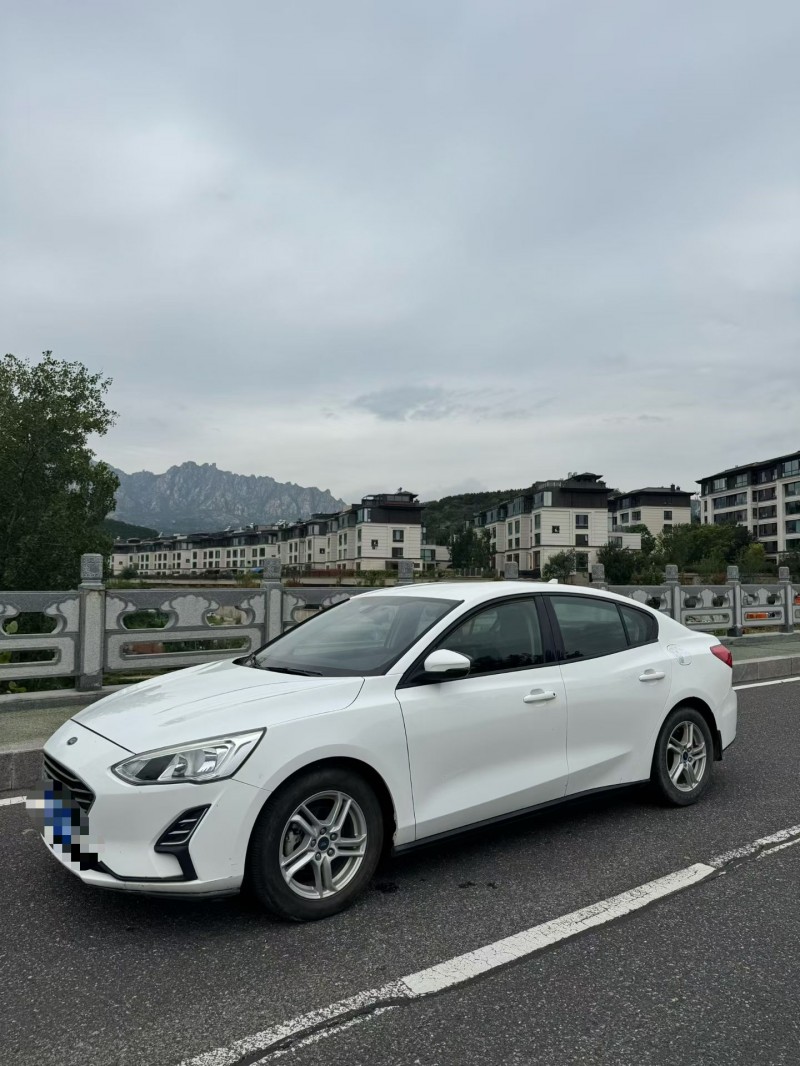 青岛19年福特福克斯3