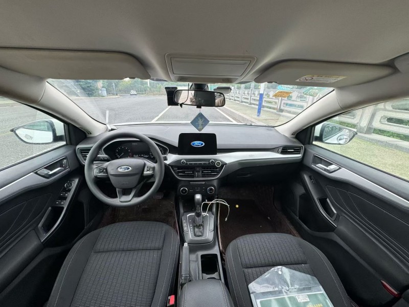 青岛19年福特福克斯4