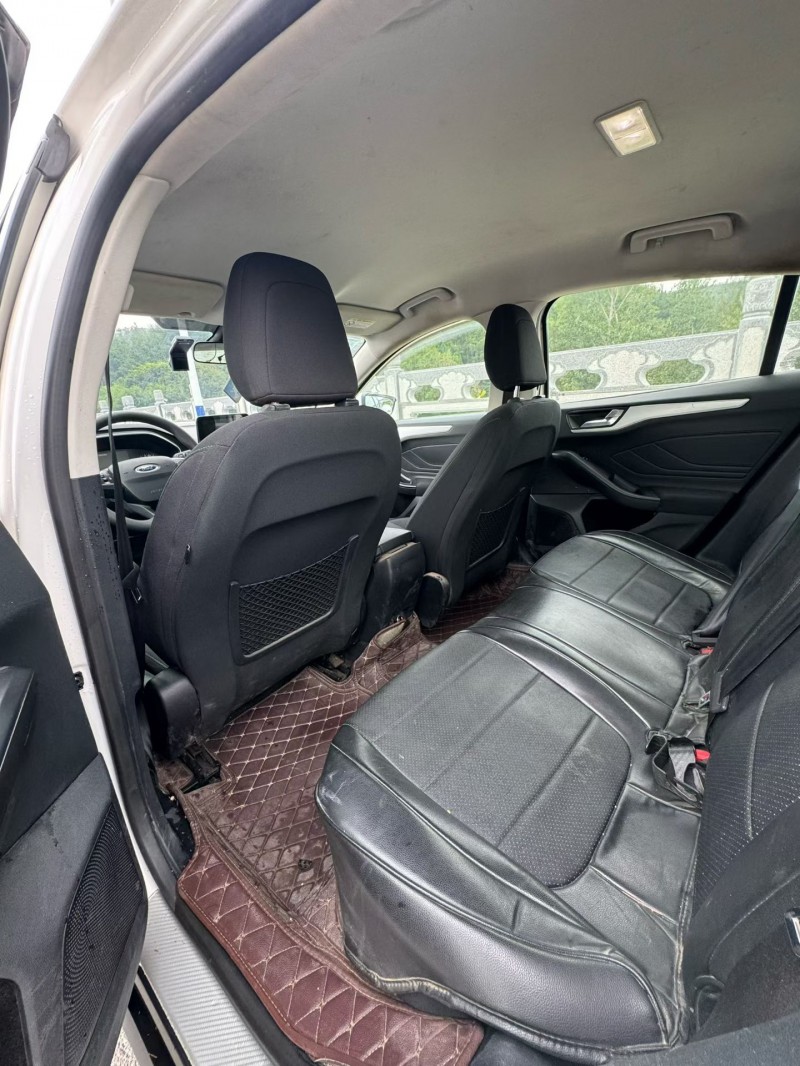 青岛19年福特福克斯5