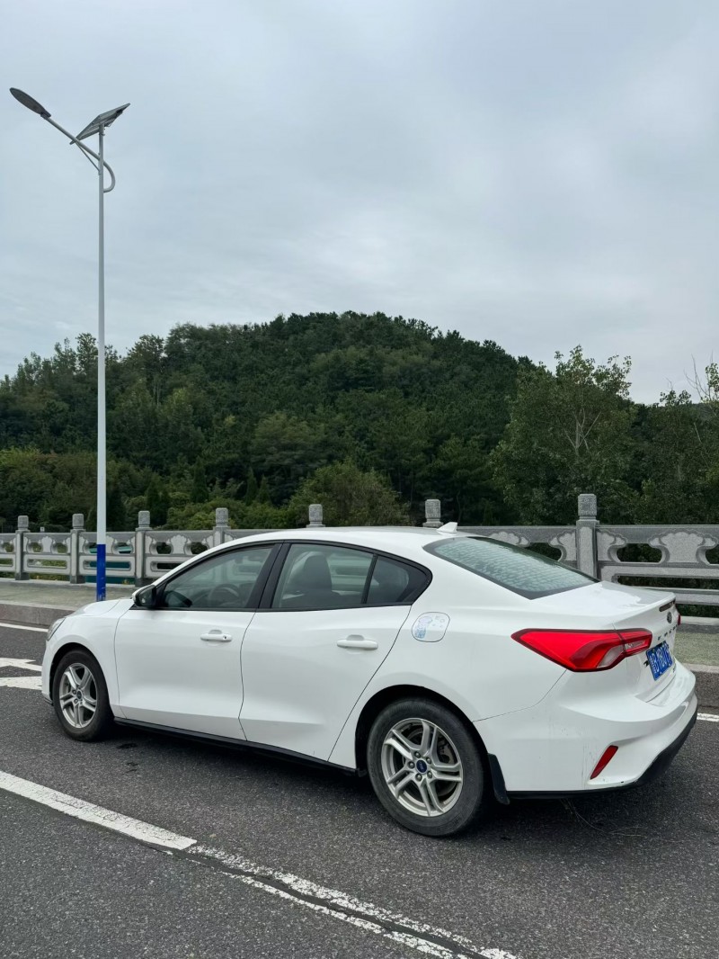 青岛19年福特福克斯7