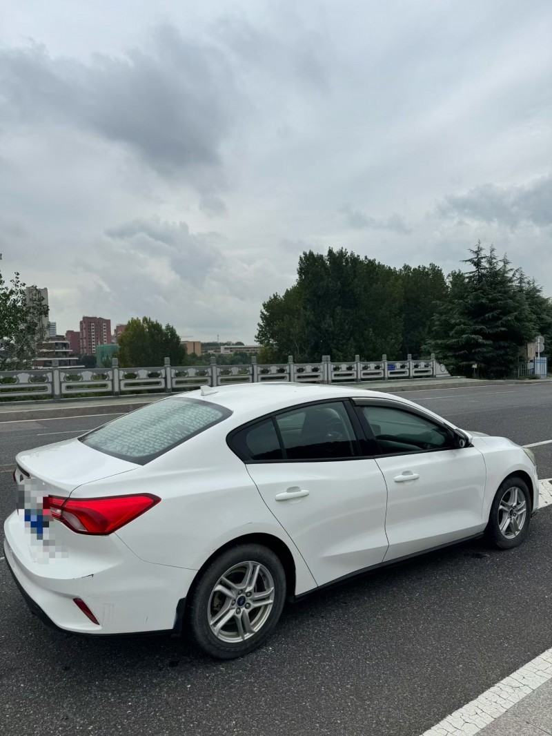 青岛19年福特福克斯8