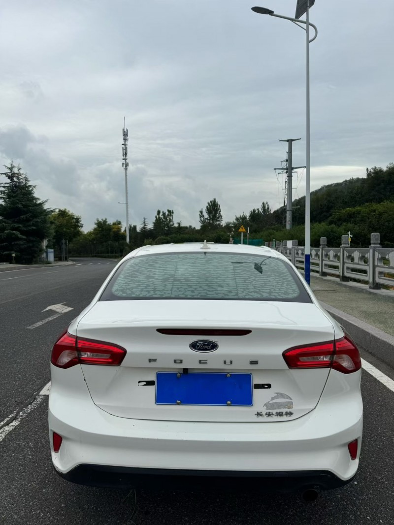 青岛19年福特福克斯9