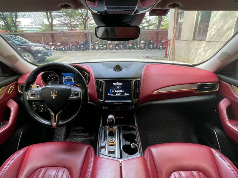 广州17年玛莎拉蒂Levante8