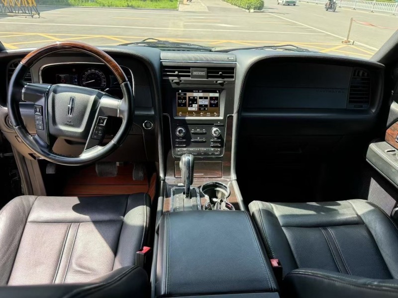 济宁18年林肯领航员5