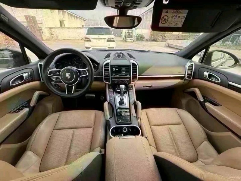 盐城16年保时捷卡宴8