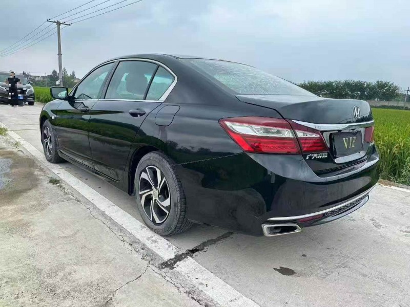 宁波17年本田雅阁8