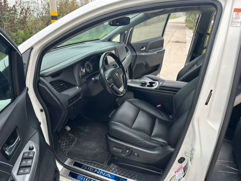 徐州18年丰田塞纳4