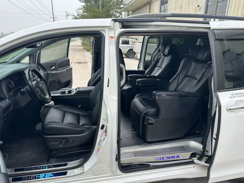 徐州18年丰田塞纳5