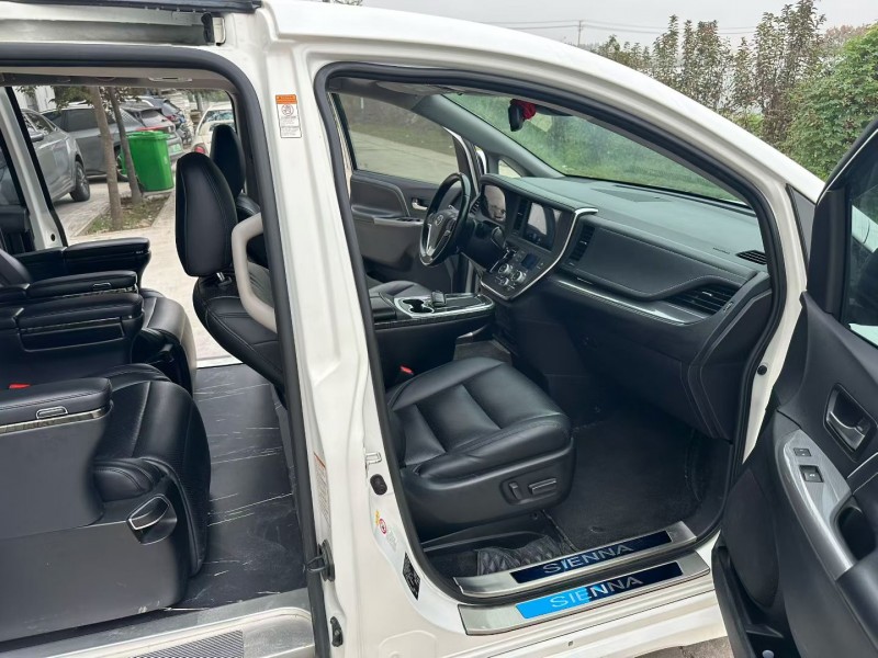 徐州18年丰田塞纳7