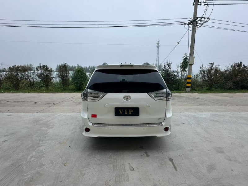 徐州18年丰田塞纳8