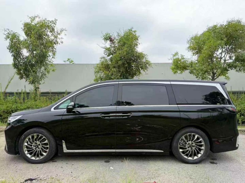 黄石23年岚图汽车梦想家7