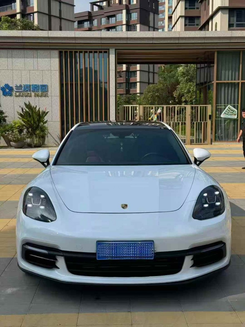 唐山18年保时捷帕拉梅拉1