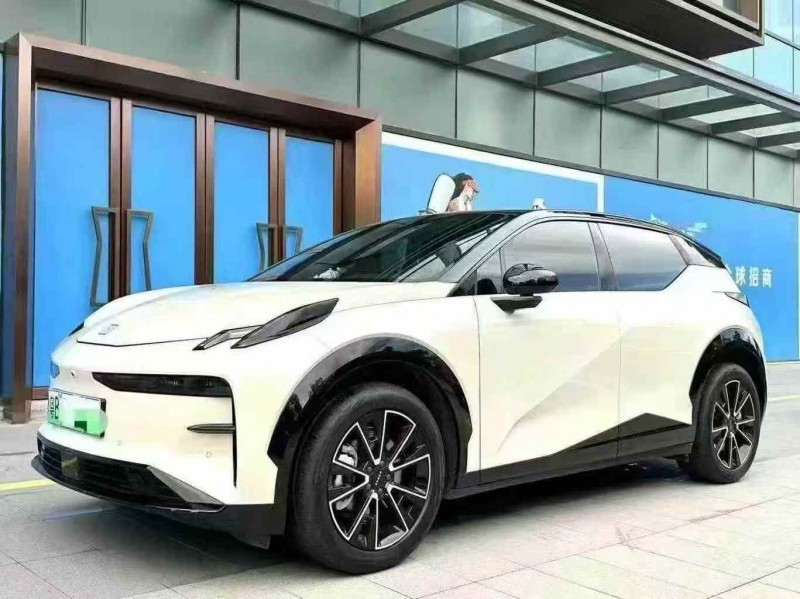 广州24年极氪汽车X3