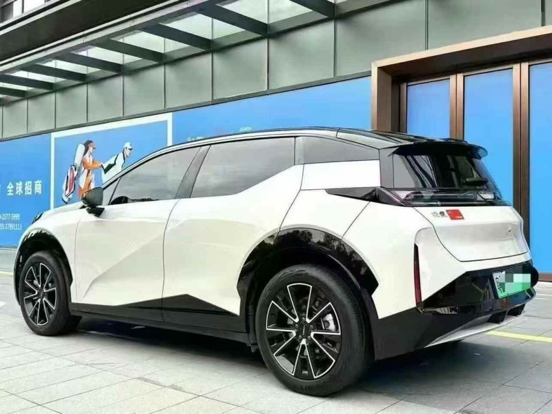 广州24年极氪汽车X7