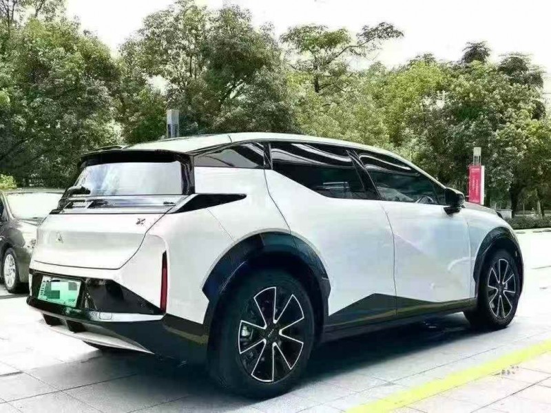 广州24年极氪汽车X8