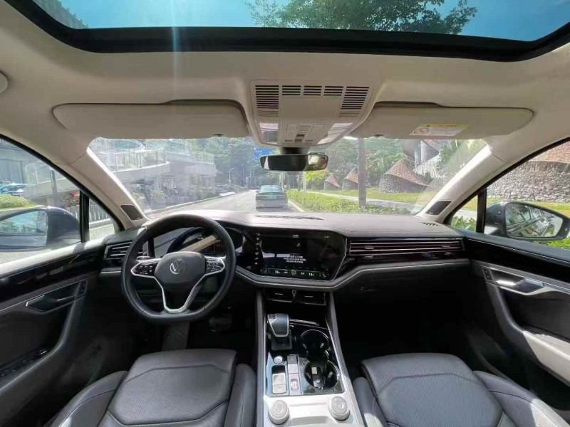 广州22年大众途锐5