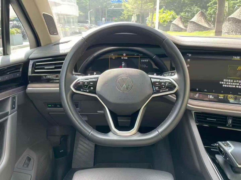 广州22年大众途锐7