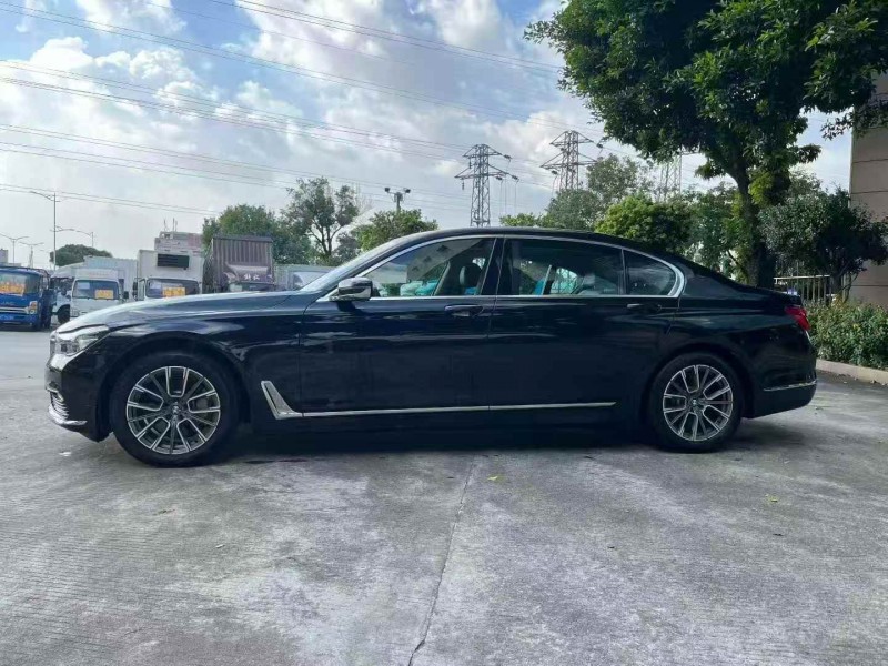 广州17年宝马7系3