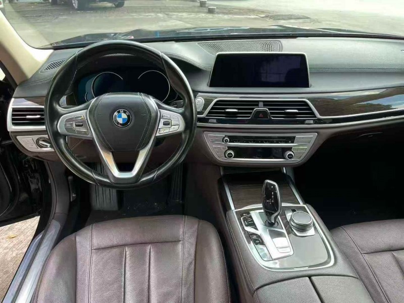 广州17年宝马7系5