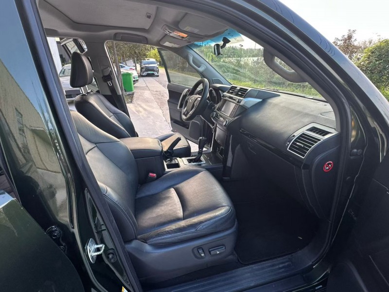 徐州17年丰田普拉多8