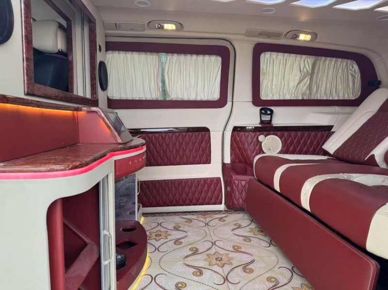 枣庄17年奔驰唯雅诺4