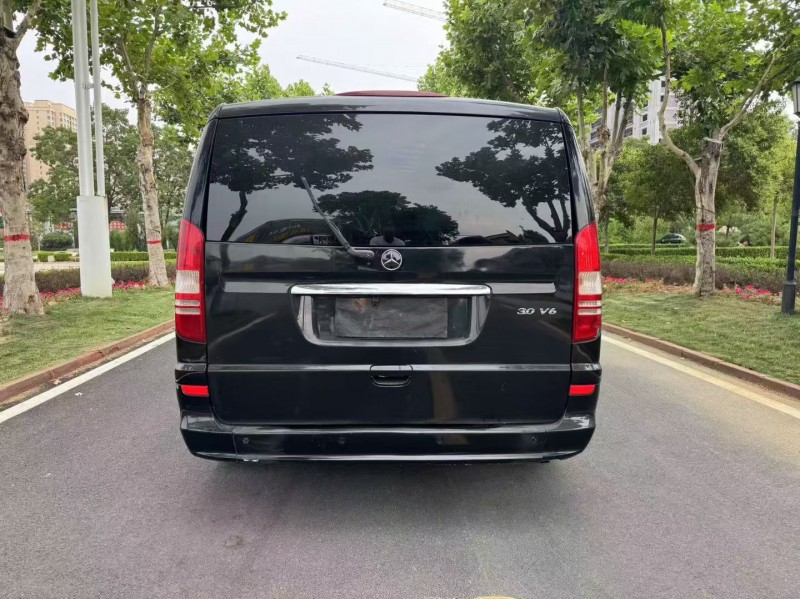 枣庄17年奔驰唯雅诺9