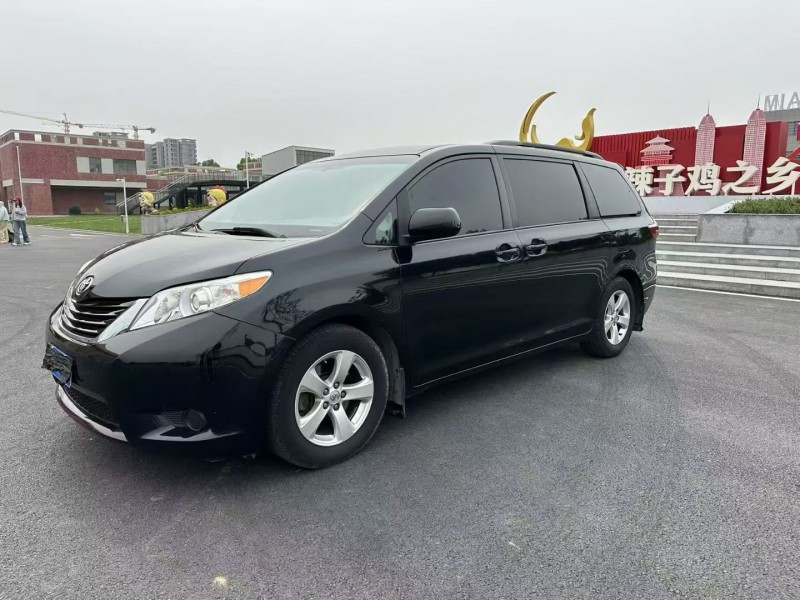 枣庄16年丰田塞纳3