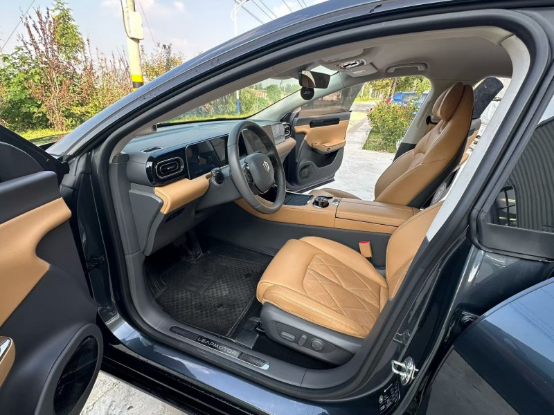 徐州24年零跑汽车C015