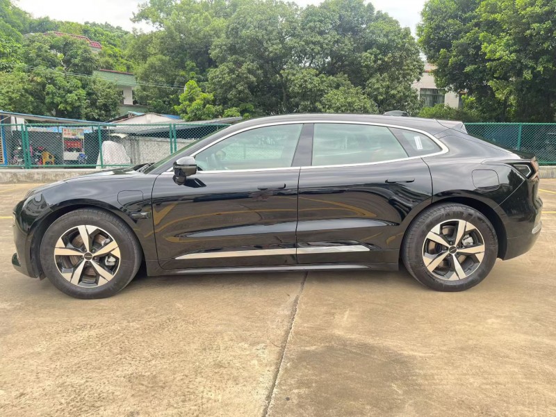 中山24年极氪汽车0013