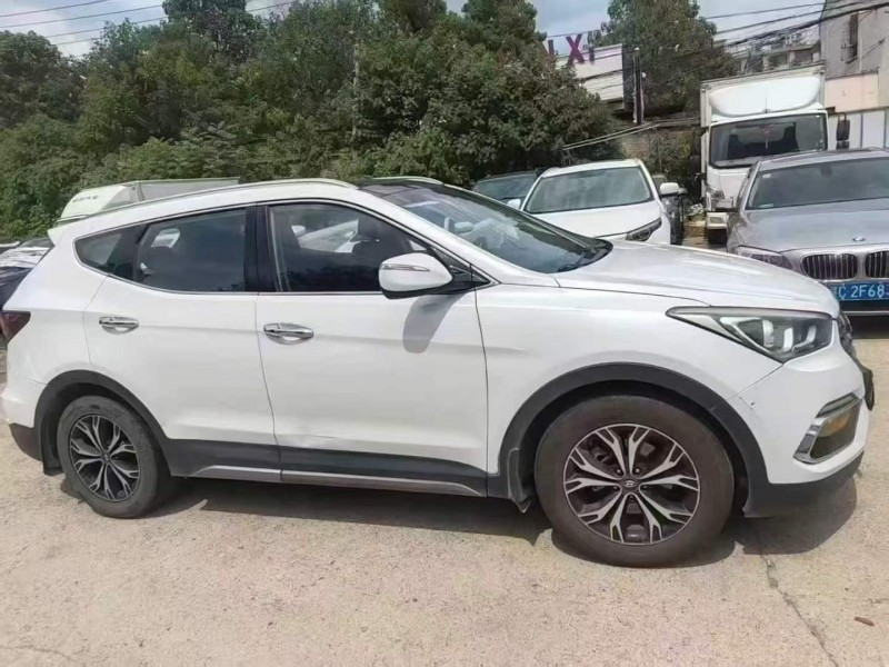 常德17年现代新胜达3