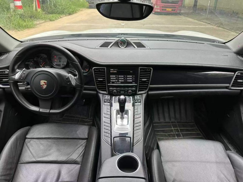 湛江13年保时捷帕拉梅拉3