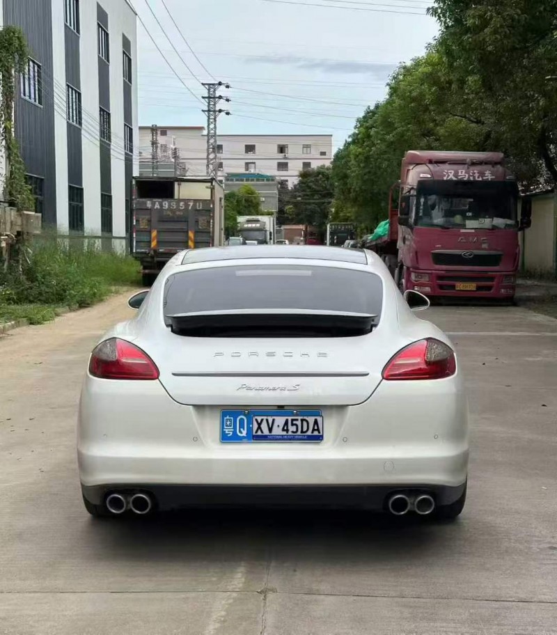 湛江13年保时捷帕拉梅拉6