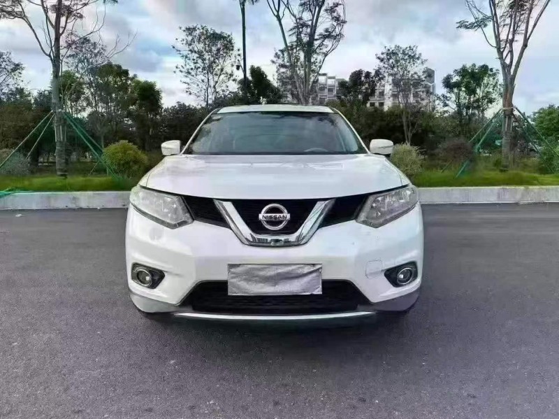 江门17年日产奇骏1