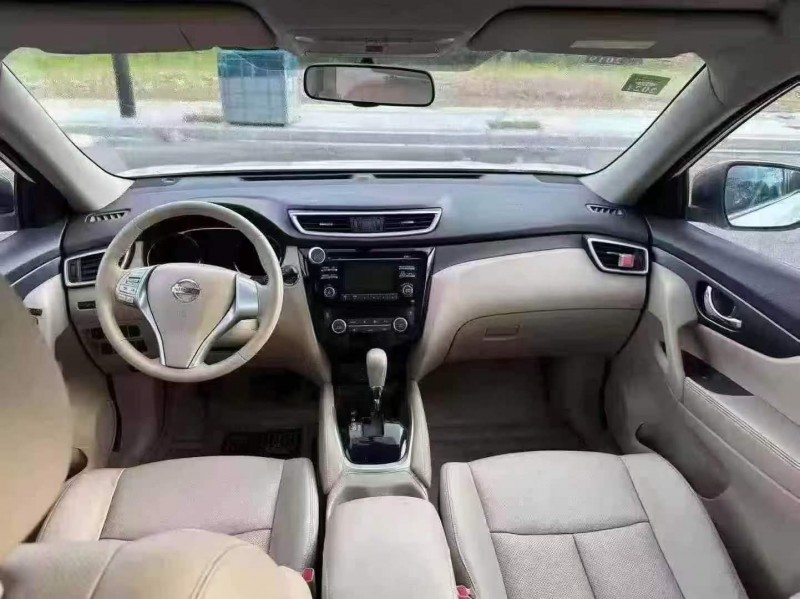 江门17年日产奇骏5