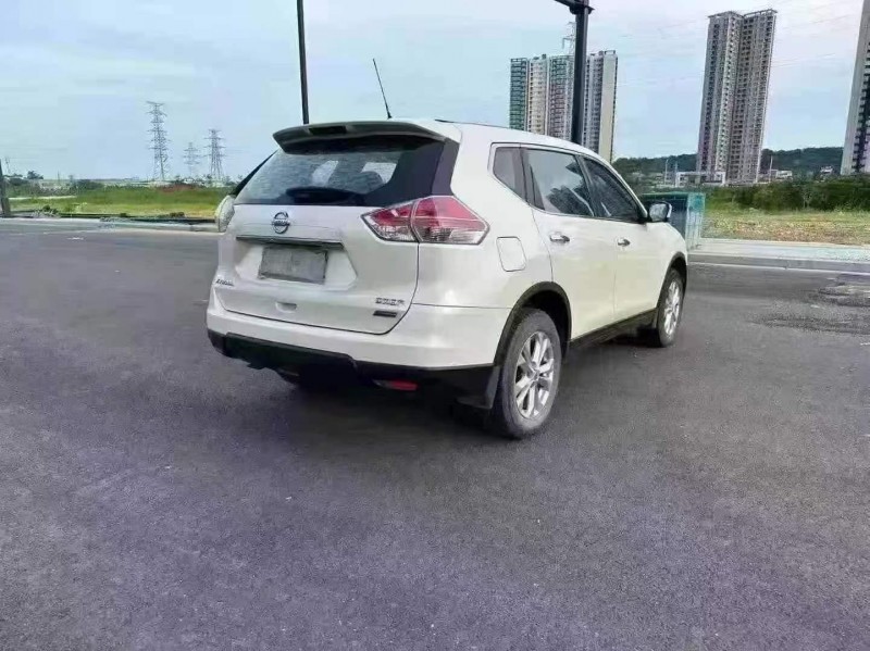 江门17年日产奇骏8